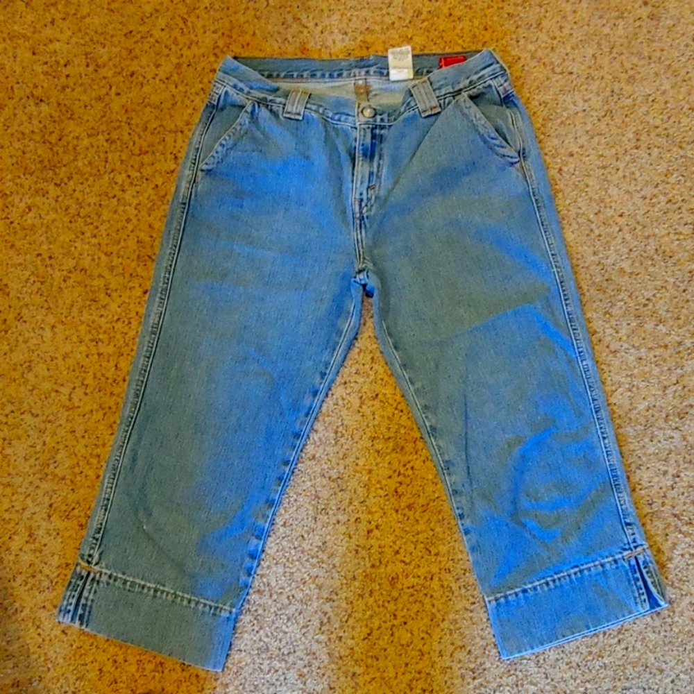 Cute "Lee " blue Jean Capris